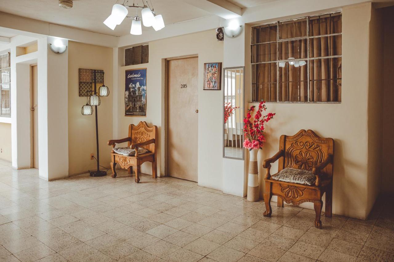 Hotel Shinula 韦韦特南戈 外观 照片